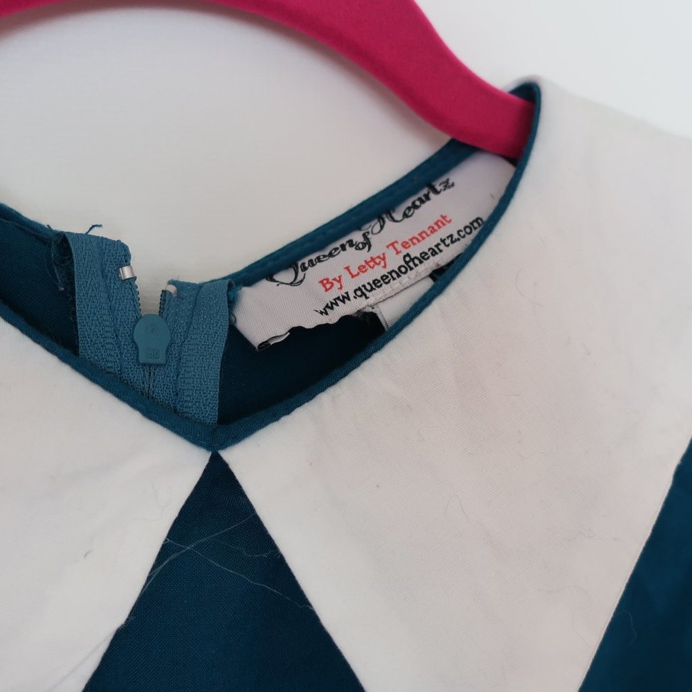 Queen of Heartz 1960’s Dress Size Medium - Picture 2 of 3